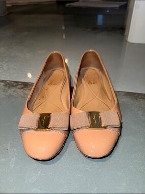 Salvatore Ferragamo Patent Leather Bow Flats in Ameretti